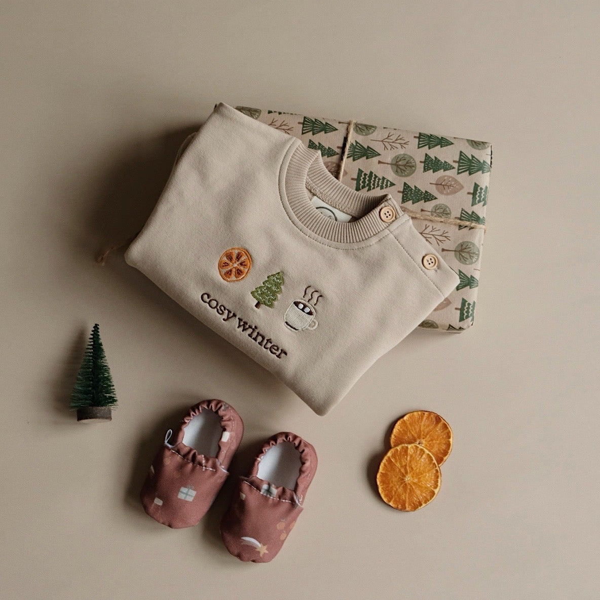 Family Sweatshirt - Oatmilk - Cosy Winter