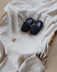Vegane Babyschuhe und Kinderschuhe, rutschfest, waschbar, ohne Schadstoffe, samtweich, aus Baumwolle. Fast wie barfuß mit dem Schutz aus samtweicher Baumwolle