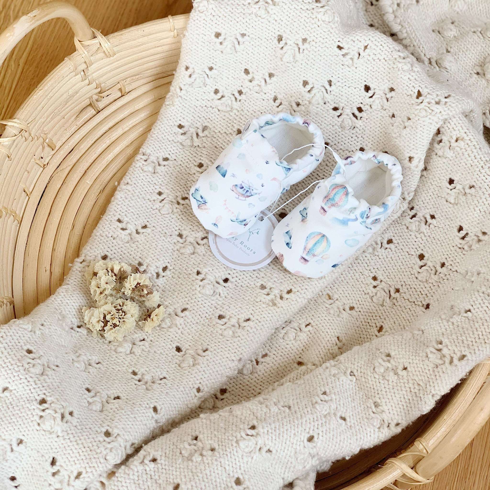 Vegane Babyschuhe und Kinderschuhe, rutschfest, waschbar, ohne Schadstoffe, samtweich, aus Baumwolle. Fast wie barfuß mit dem Schutz aus samtweicher Baumwolle