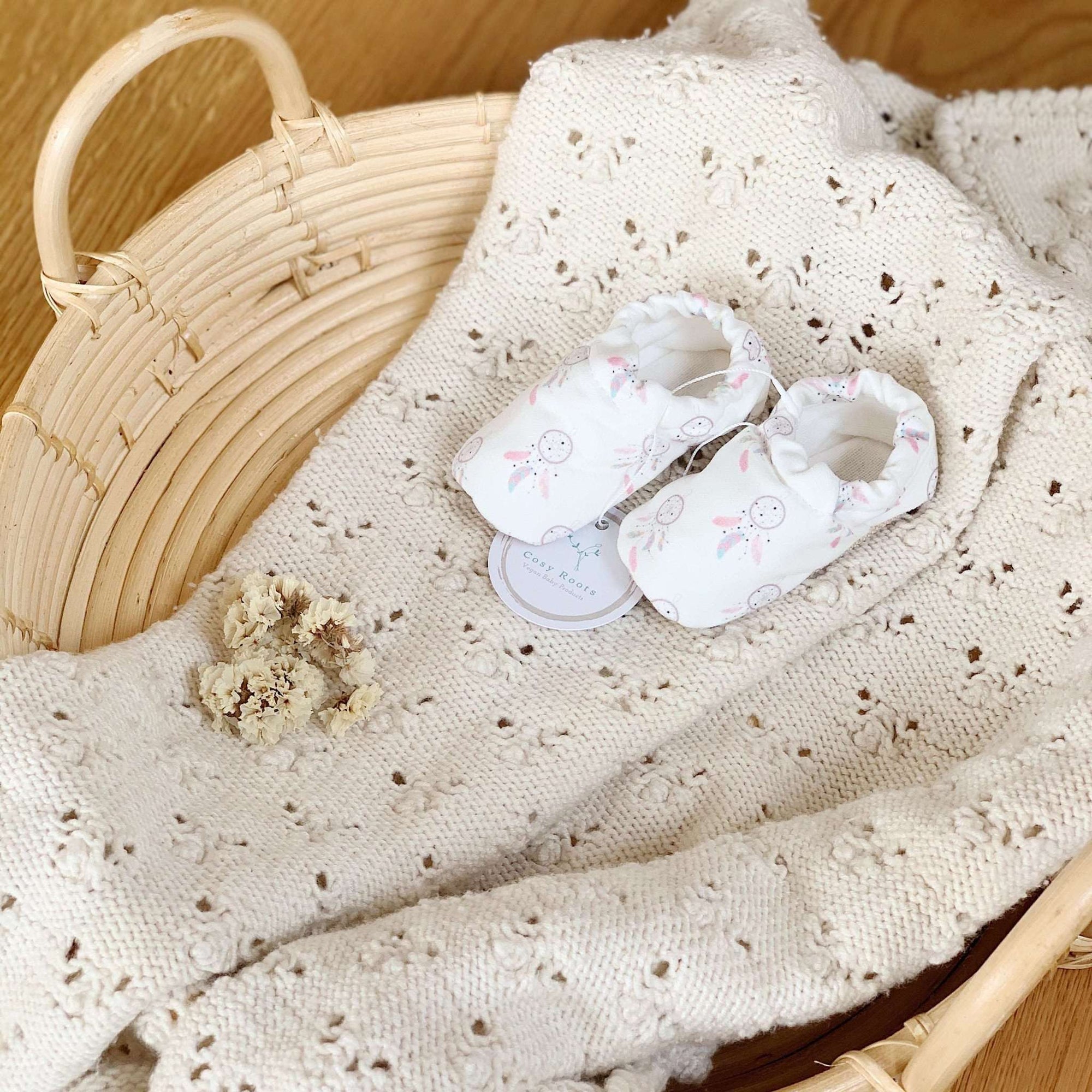 Vegane Babyschuhe und Kinderschuhe, rutschfest, waschbar, ohne Schadstoffe, samtweich, aus Baumwolle. Fast wie barfuß mit dem Schutz aus samtweicher Baumwolle