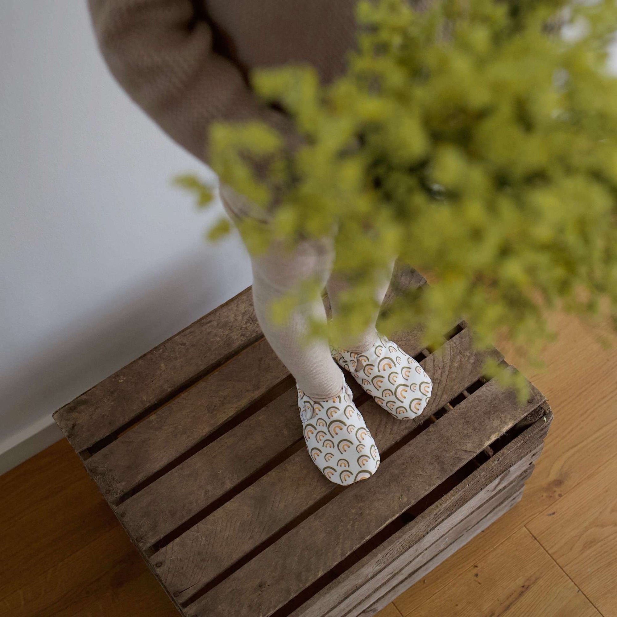 Vegane Babyschuhe und Kinderschuhe, rutschfest, waschbar, ohne Schadstoffe, samtweich, aus Baumwolle. Fast wie barfuß mit dem Schutz aus samtweicher Baumwolle