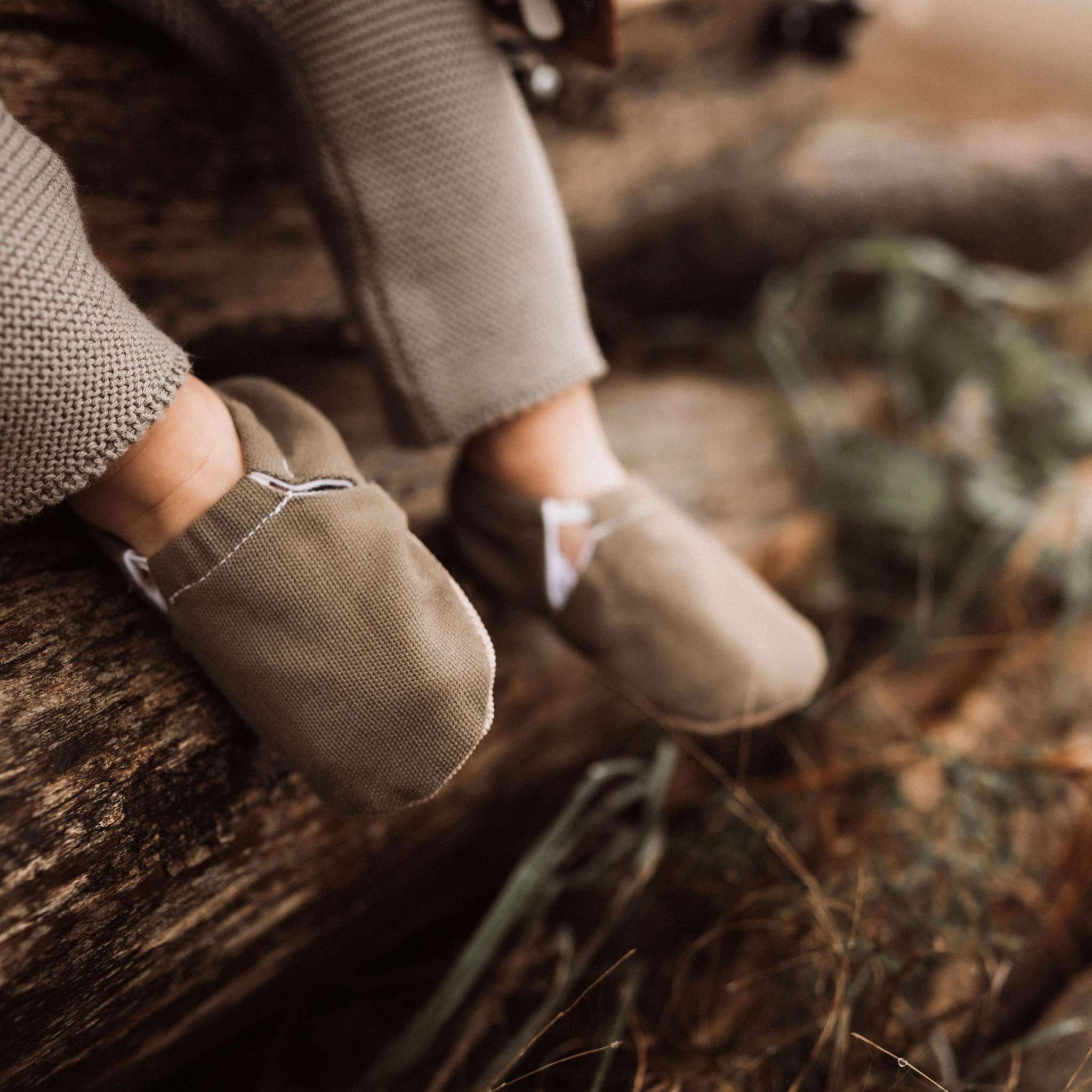 Vegane Babyschuhe und Kinderschuhe, rutschfest, waschbar, ohne Schadstoffe, samtweich, aus Baumwolle. Fast wie barfuß mit dem Schutz aus samtweicher Baumwolle