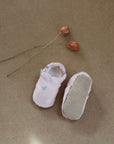 Vegane Babyschuhe und Kinderschuhe, rutschfest, waschbar, ohne Schadstoffe, samtweich, aus Baumwolle. Fast wie barfuß mit dem Schutz aus samtweicher Baumwolle