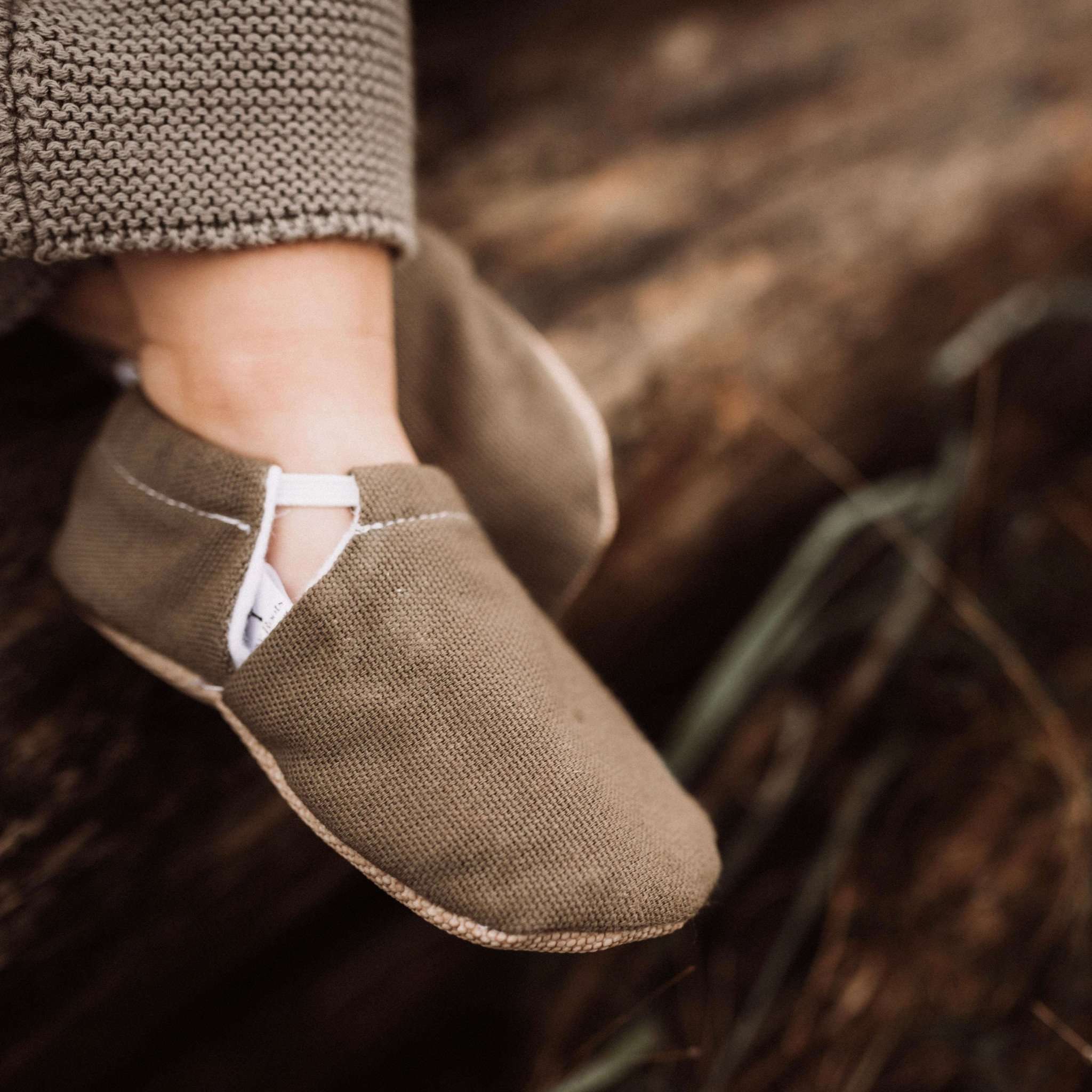 Vegane Babyschuhe und Kinderschuhe, rutschfest, waschbar, ohne Schadstoffe, samtweich, aus Baumwolle. Fast wie barfuß mit dem Schutz aus samtweicher Baumwolle