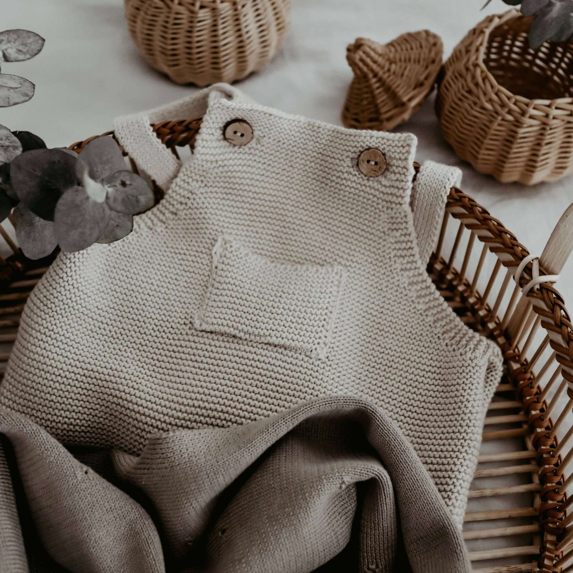 Latzhosen aus GOTS zertifizierter Bio Baumwolle