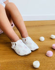 Vegane Babyschuhe und Kinderschuhe, rutschfest, waschbar, ohne Schadstoffe, samtweich, aus Baumwolle. Fast wie barfuß mit dem Schutz aus samtweicher Baumwolle