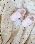 Vegane Babyschuhe und Kinderschuhe, rutschfest, waschbar, ohne Schadstoffe, samtweich, aus Baumwolle. Fast wie barfuß mit dem Schutz aus samtweicher Baumwolle